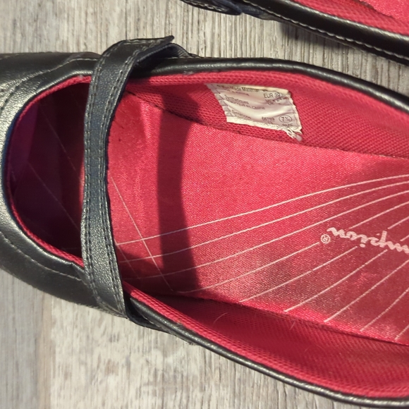 2 for $20 Champion slipons - Picture 2 of 3